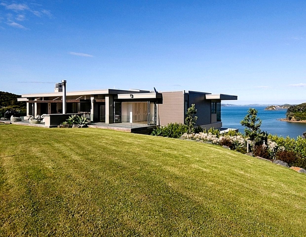 Spacious Oceanfront Villa Rental in Bay of Islands, New Zealand