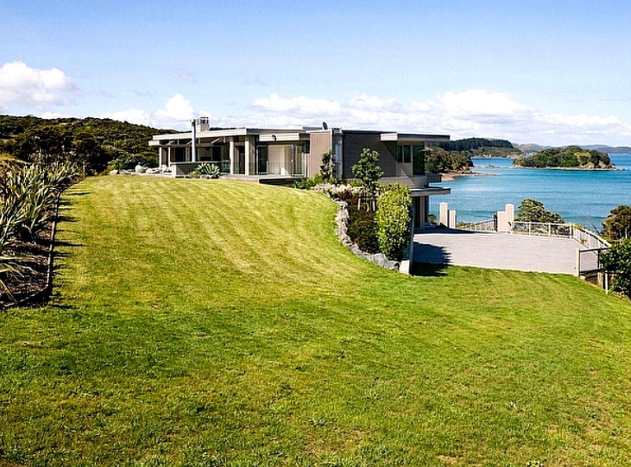 Spacious Oceanfront Villa Rental in Bay of Islands, New Zealand