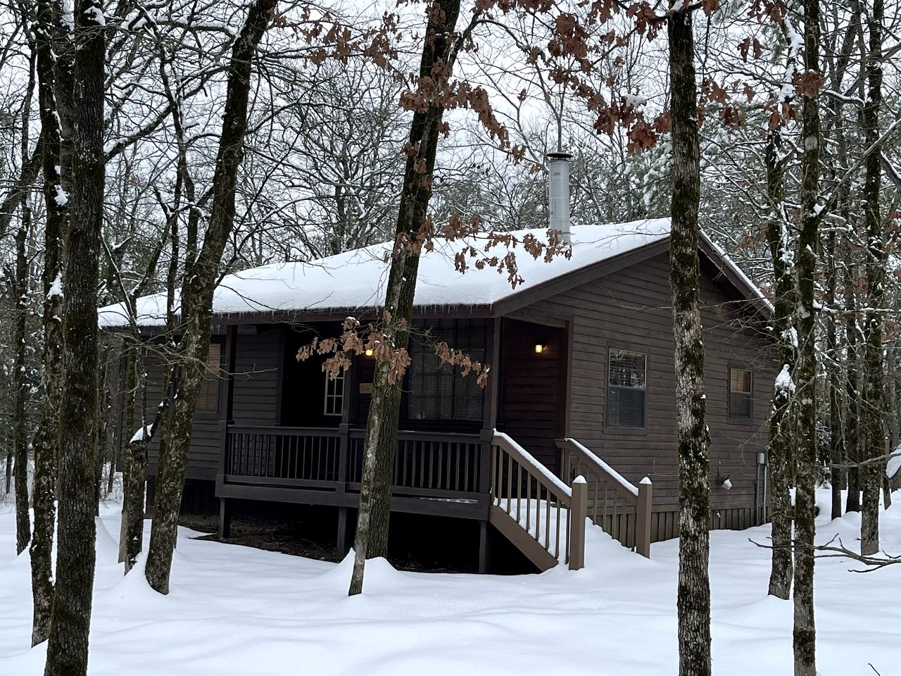 Impressive Cabin with Hot-tub Nestled Amidst Trees in Broken Bow, Oklahoma