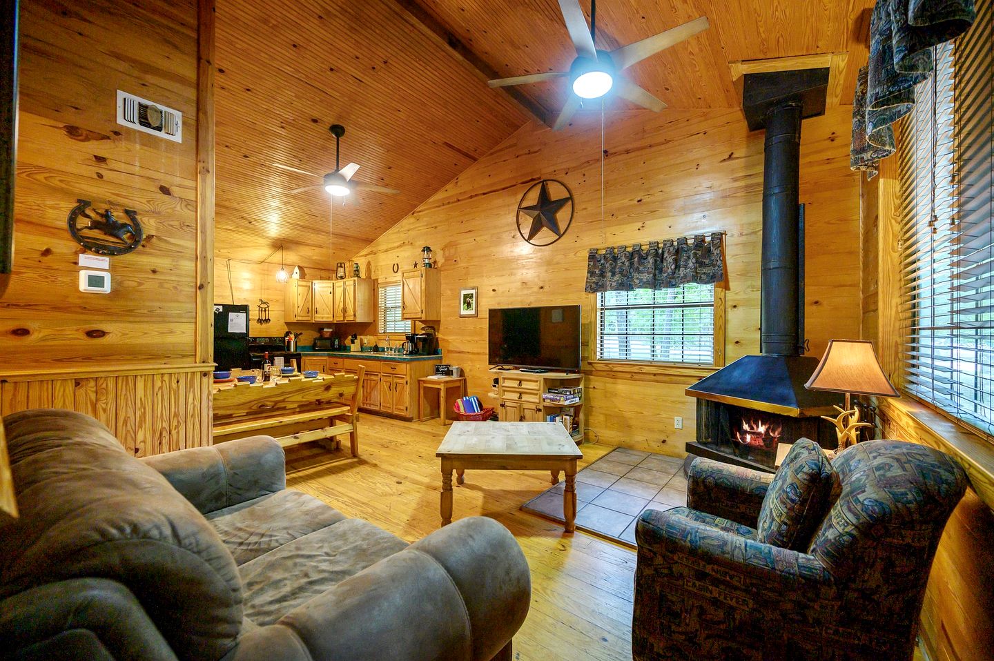 Impressive Cabin with Hot-tub Nestled Amidst Trees in Broken Bow, Oklahoma