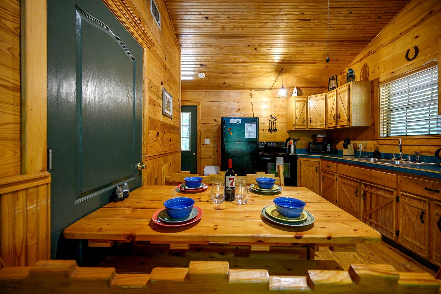 Impressive Cabin with Hot-tub Nestled Amidst Trees in Broken Bow, Oklahoma