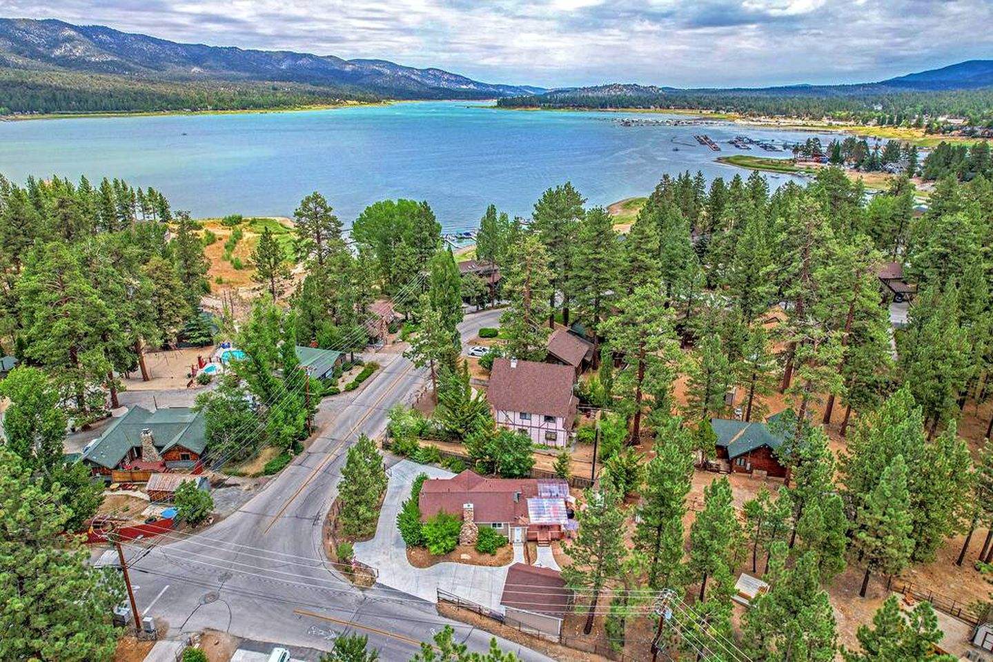 Lake Cabin with Fireplace and Barbecue Perfect for Water Sports in Big Bear Lake, California