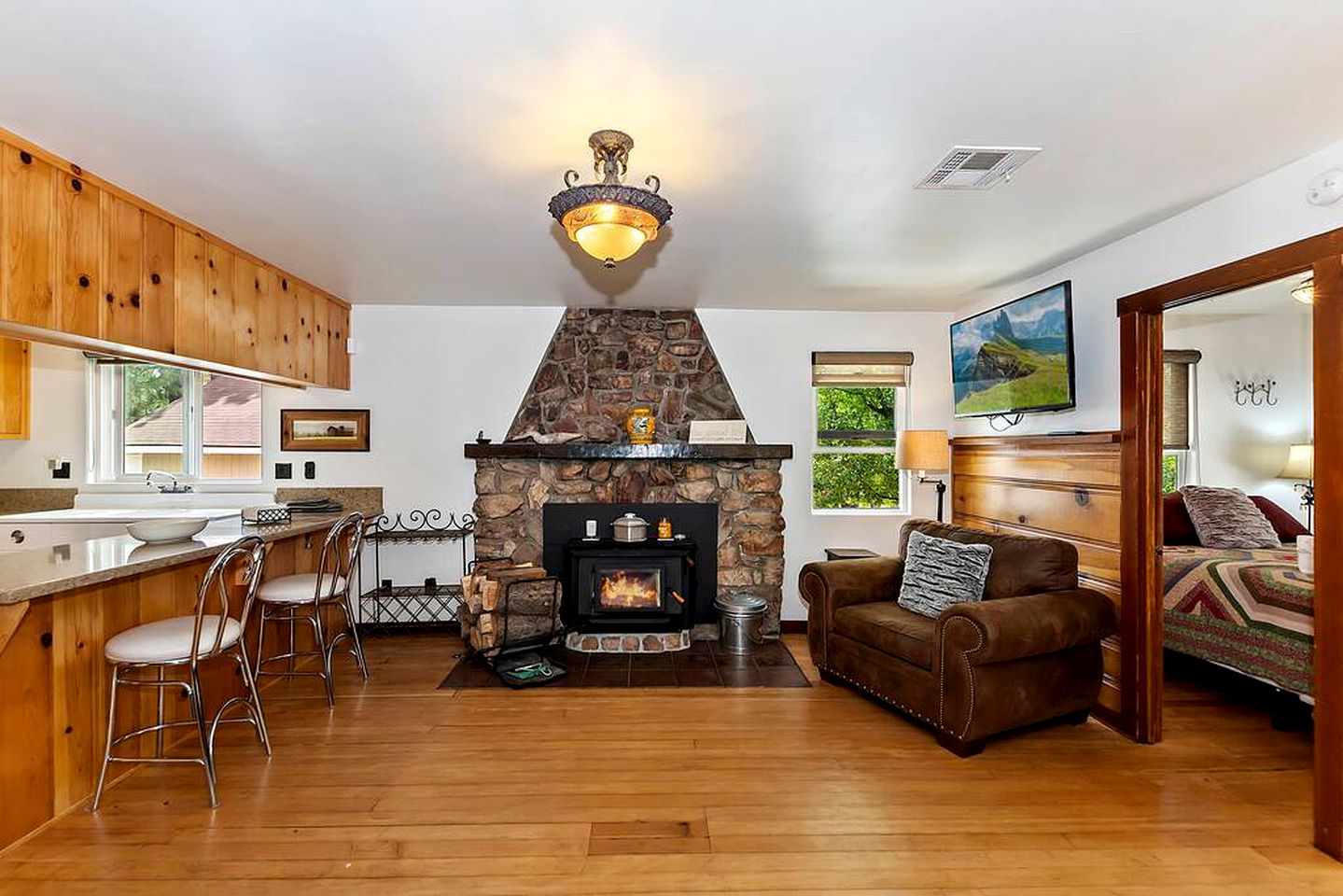 Lake Cabin with Fireplace and Barbecue Perfect for Water Sports in Big Bear Lake, California