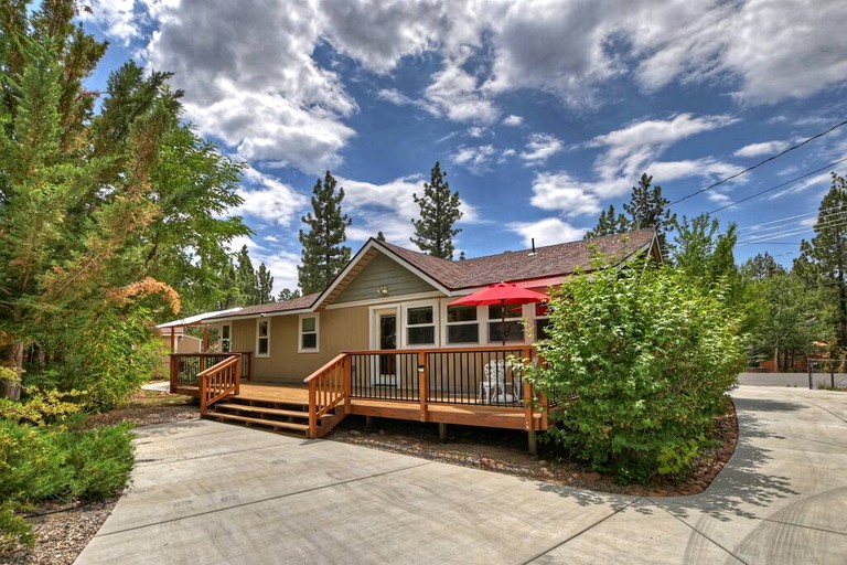 Cabins (United States of America, Big Bear Lake, California)