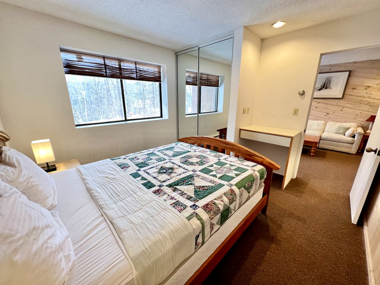 Luminous Cabin Ideal for Families or Groups in Vermont