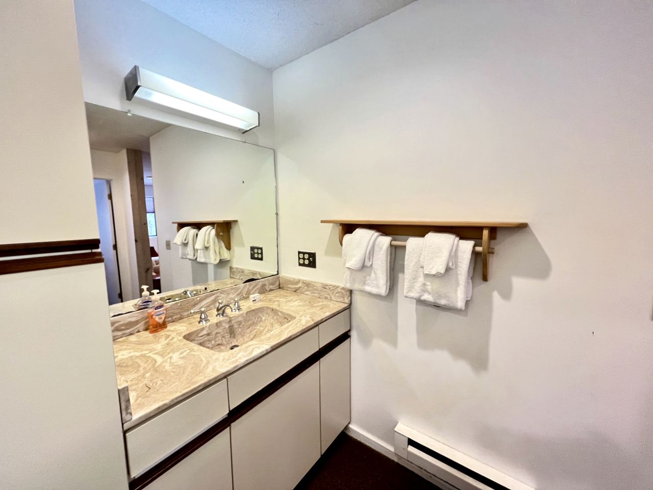 Luminous Cabin Ideal for Families or Groups in Vermont