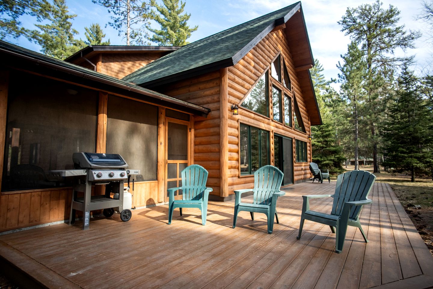Spacious Luxury Log Cabin with Stone Fireplace & Screened Porch Near Superior National Forest, Babbitt MN