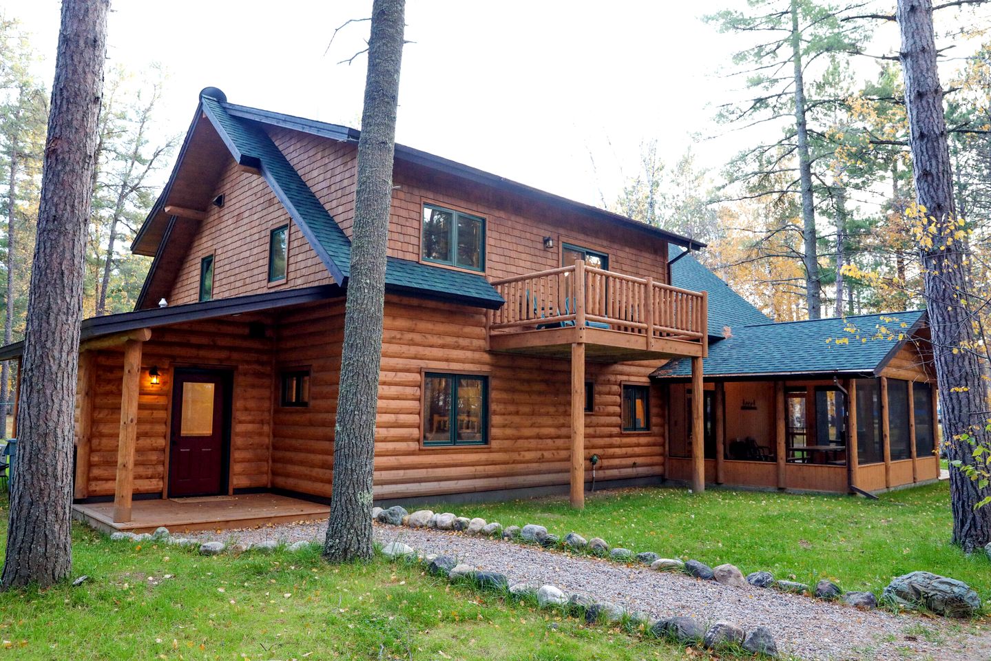 Spacious Luxury Log Cabin with Stone Fireplace & Screened Porch Near Superior National Forest, Babbitt MN