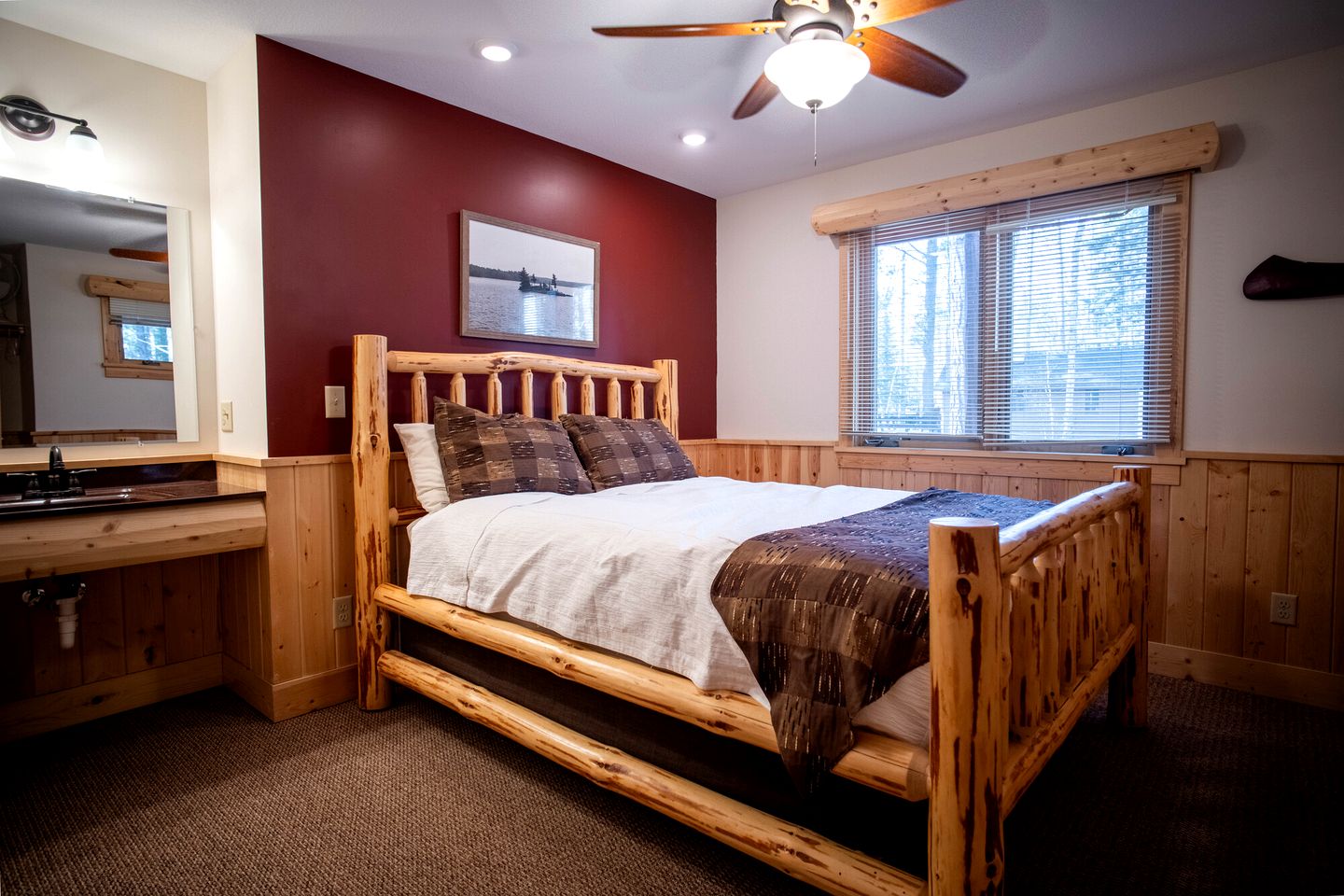 Spacious Luxury Log Cabin with Stone Fireplace & Screened Porch Near Superior National Forest, Babbitt MN