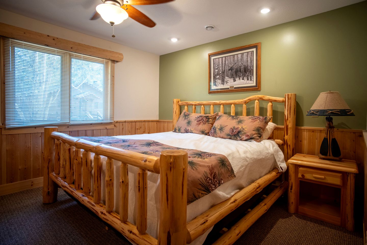 Spacious Luxury Log Cabin with Stone Fireplace & Screened Porch Near Superior National Forest, Babbitt MN