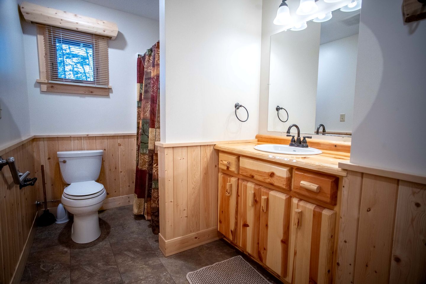 Spacious Luxury Log Cabin with Stone Fireplace & Screened Porch Near Superior National Forest, Babbitt MN