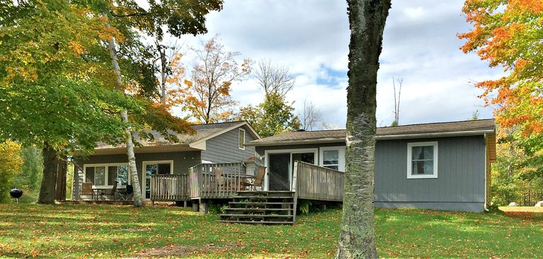 Cabins (Cohasset, Minnesota, United States)