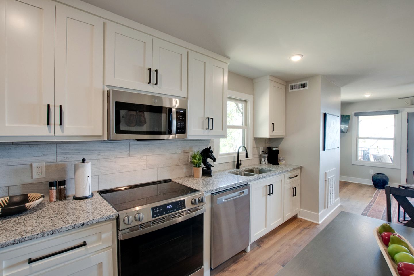 Gorgeous Cabin Great for Groups or Families with Jacuzzi, Fire Pit and Views in Alabama