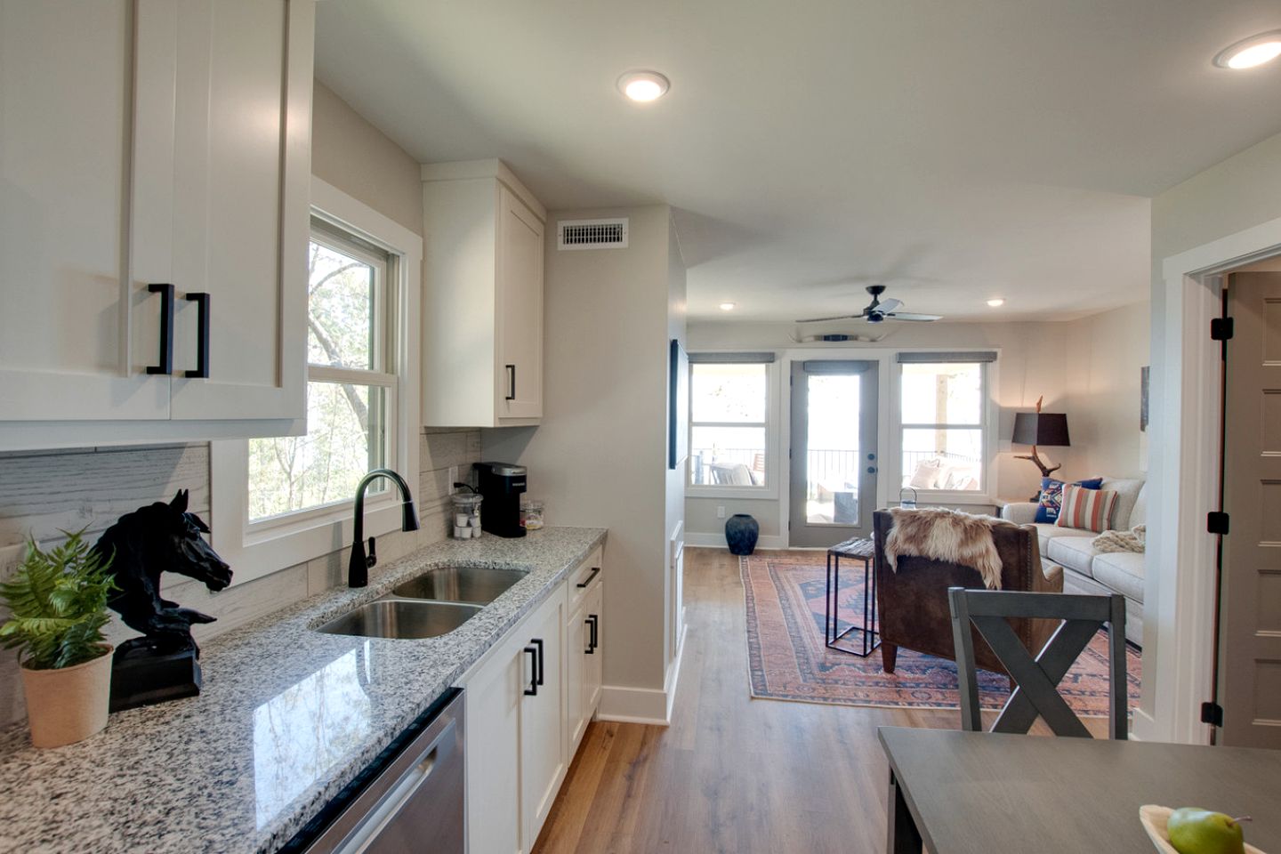 Gorgeous Cabin Great for Groups or Families with Jacuzzi, Fire Pit and Views in Alabama