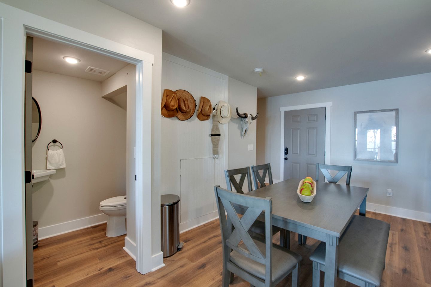 Gorgeous Cabin Great for Groups or Families with Jacuzzi, Fire Pit and Views in Alabama