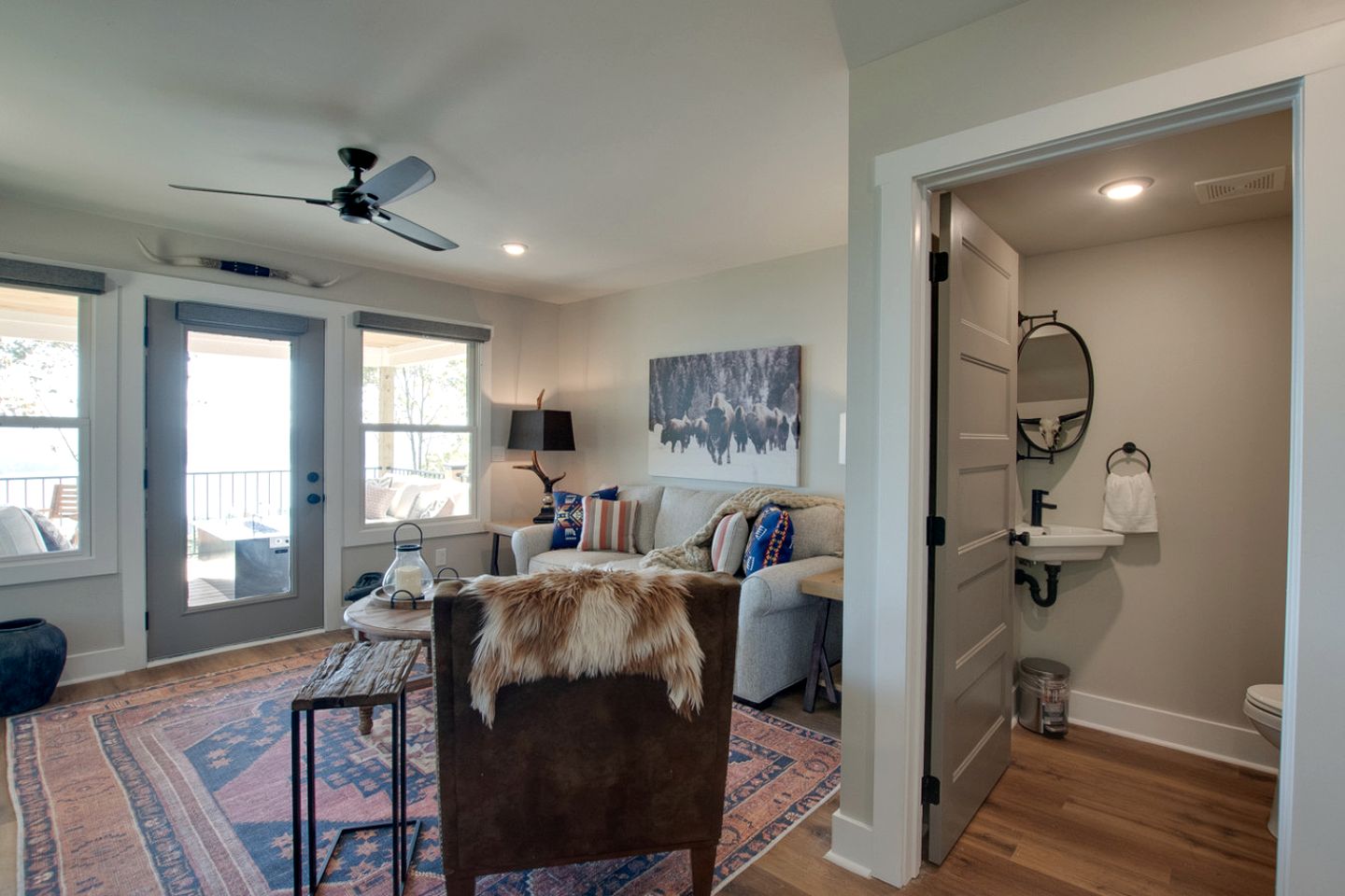 Gorgeous Cabin Great for Groups or Families with Jacuzzi, Fire Pit and Views in Alabama