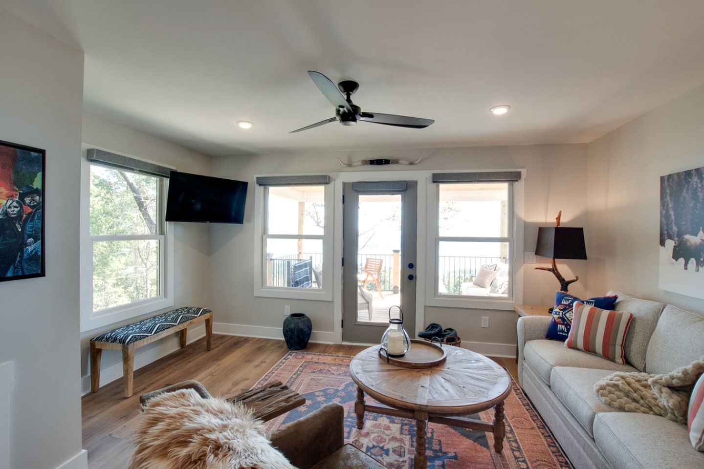 Gorgeous Cabin Great for Groups or Families with Jacuzzi, Fire Pit and Views in Alabama