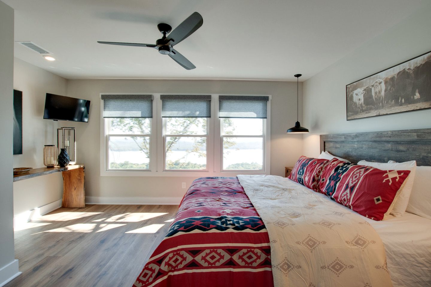 Gorgeous Cabin Great for Groups or Families with Jacuzzi, Fire Pit and Views in Alabama