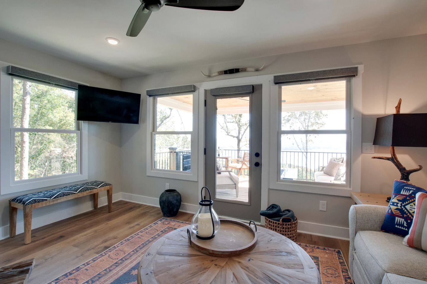 Gorgeous Cabin Great for Groups or Families with Jacuzzi, Fire Pit and Views in Alabama