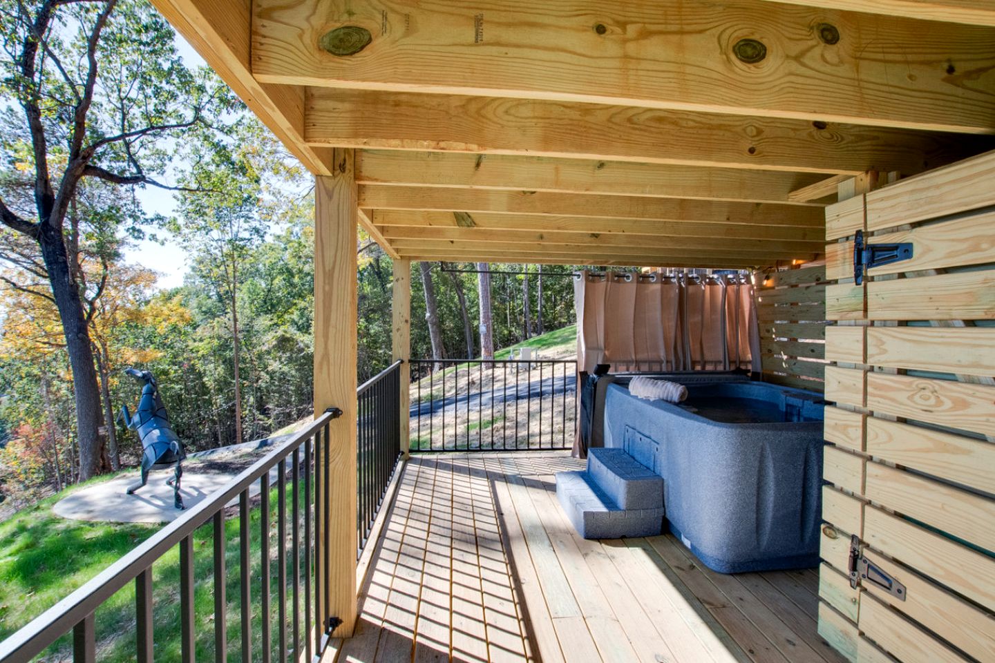 Gorgeous Cabin Great for Groups or Families with Jacuzzi, Fire Pit and Views in Alabama