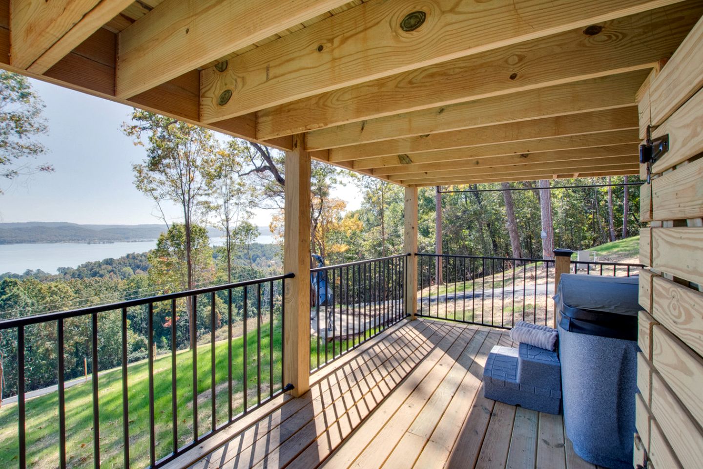 Gorgeous Cabin Great for Groups or Families with Jacuzzi, Fire Pit and Views in Alabama