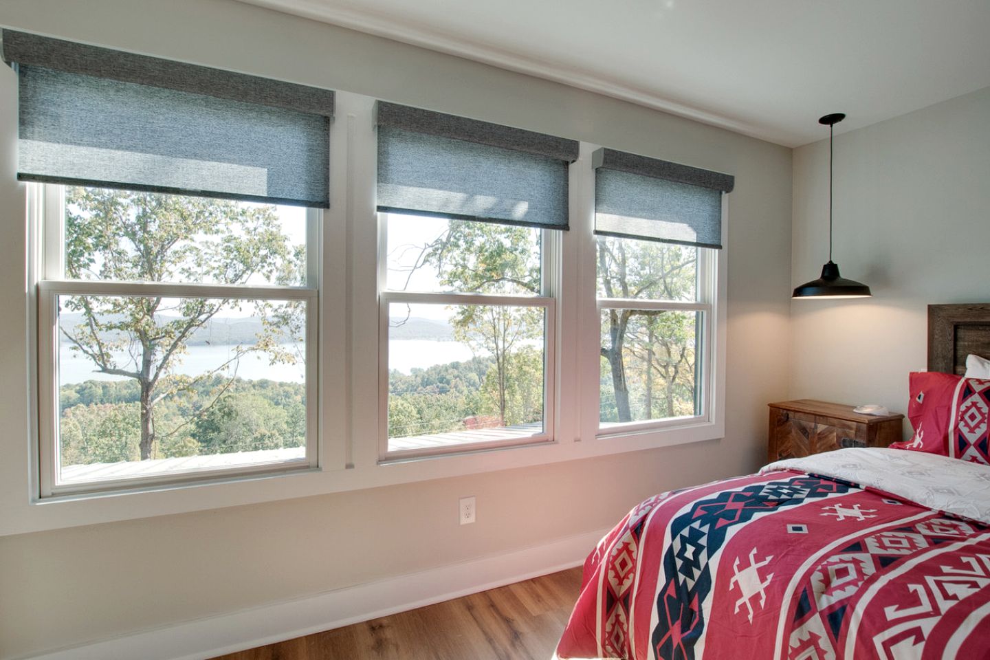 Gorgeous Cabin Great for Groups or Families with Jacuzzi, Fire Pit and Views in Alabama