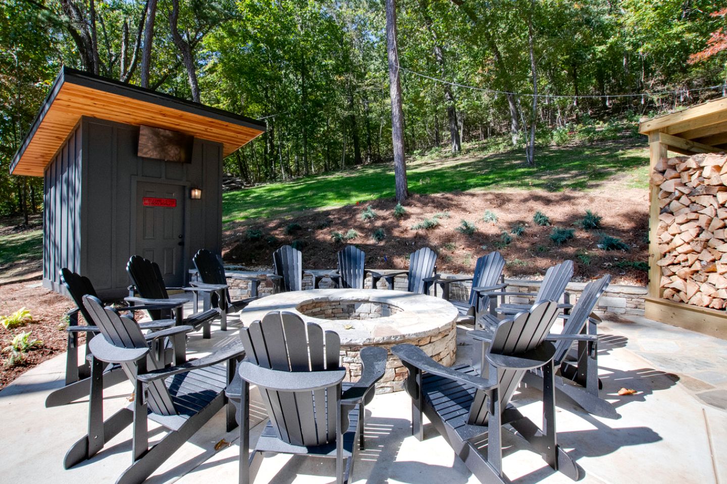 Gorgeous Cabin Great for Groups or Families with Jacuzzi, Fire Pit and Views in Alabama