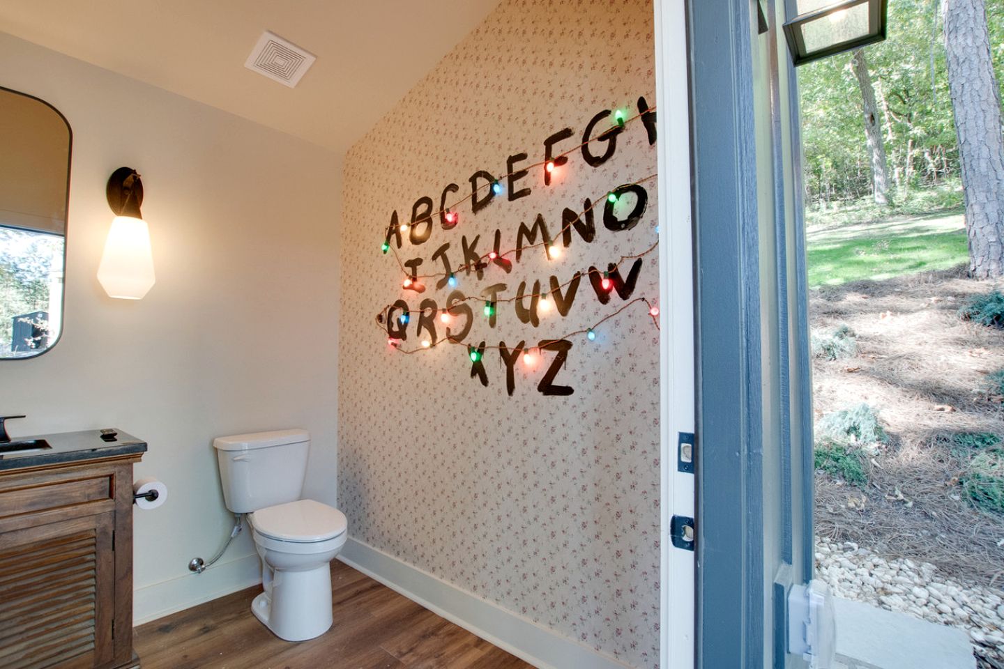 Gorgeous Cabin Great for Groups or Families with Jacuzzi, Fire Pit and Views in Alabama