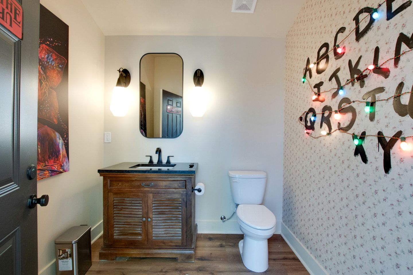 Gorgeous Cabin Great for Groups or Families with Jacuzzi, Fire Pit and Views in Alabama