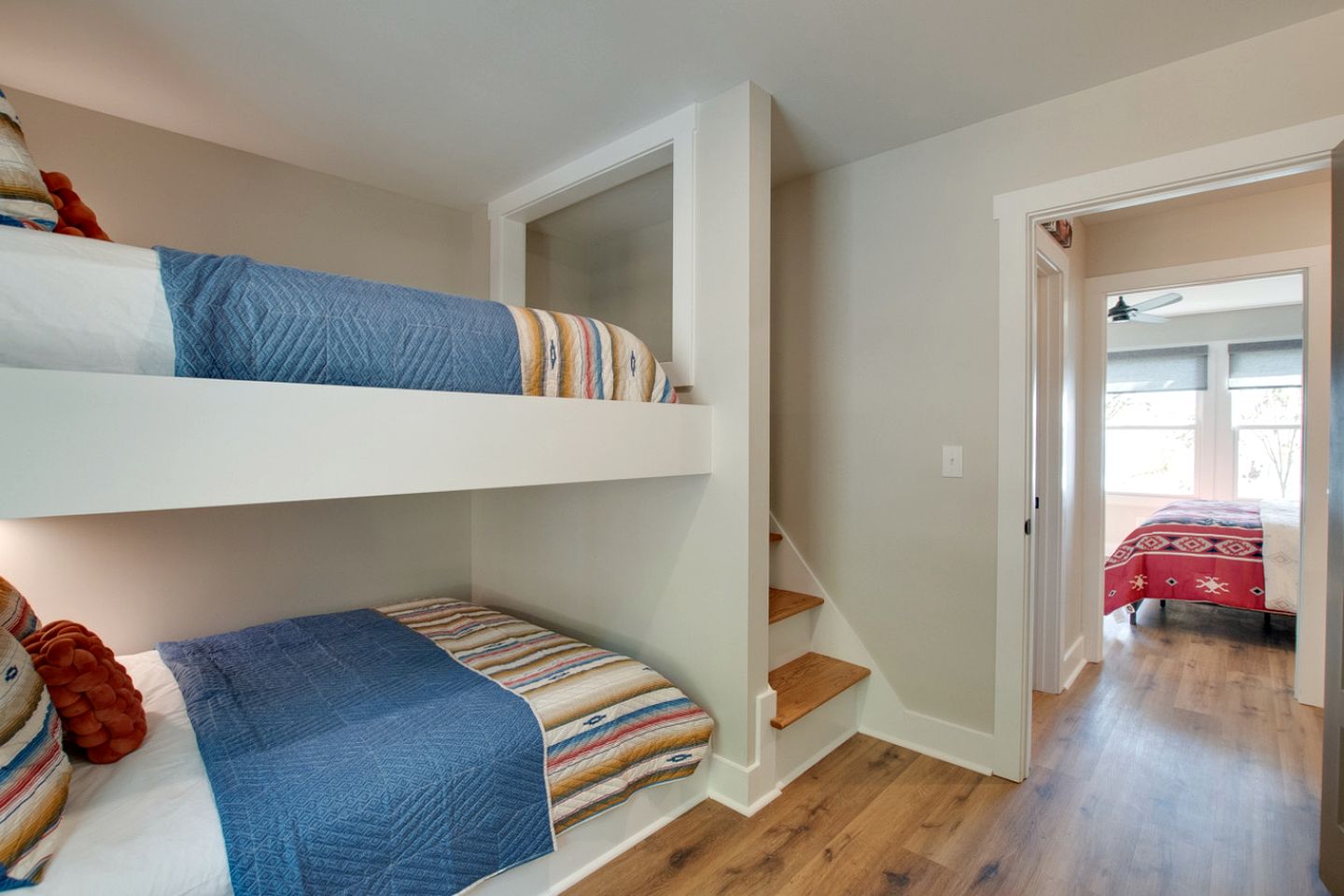 Gorgeous Cabin Great for Groups or Families with Jacuzzi, Fire Pit and Views in Alabama