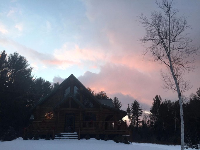 Log Cabins (Athol, New York, United States)