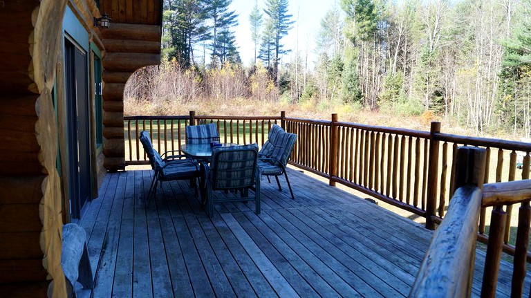 Log Cabins (Athol, New York, United States)