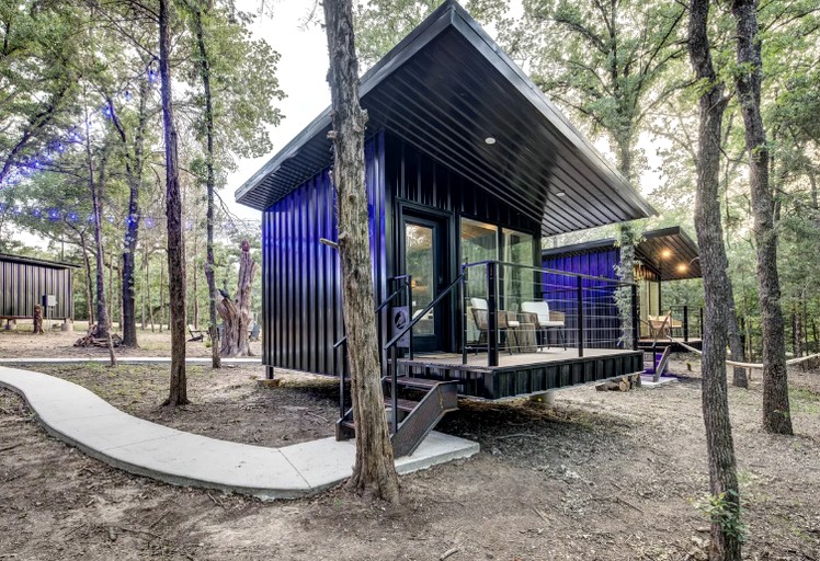 Romantic Woodland Cabin Hideaway Near the Lake in Scenic Texas Countryside