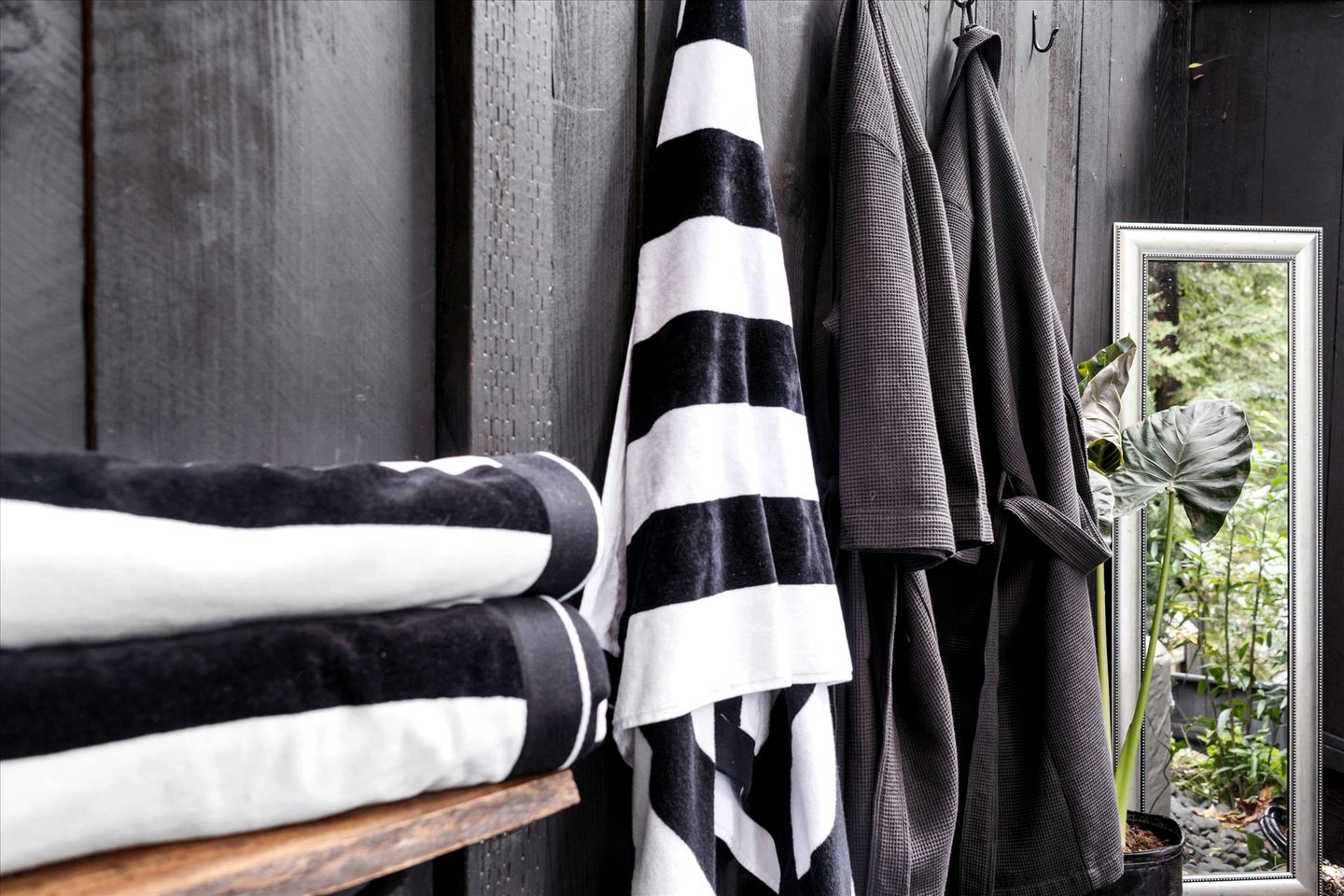 Romantic Glamping Getaway with a Hot Tub on the Russian River