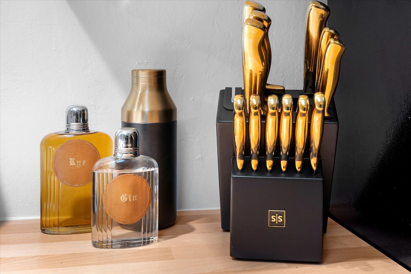 Romantic Glamping Getaway with a Hot Tub on the Russian River