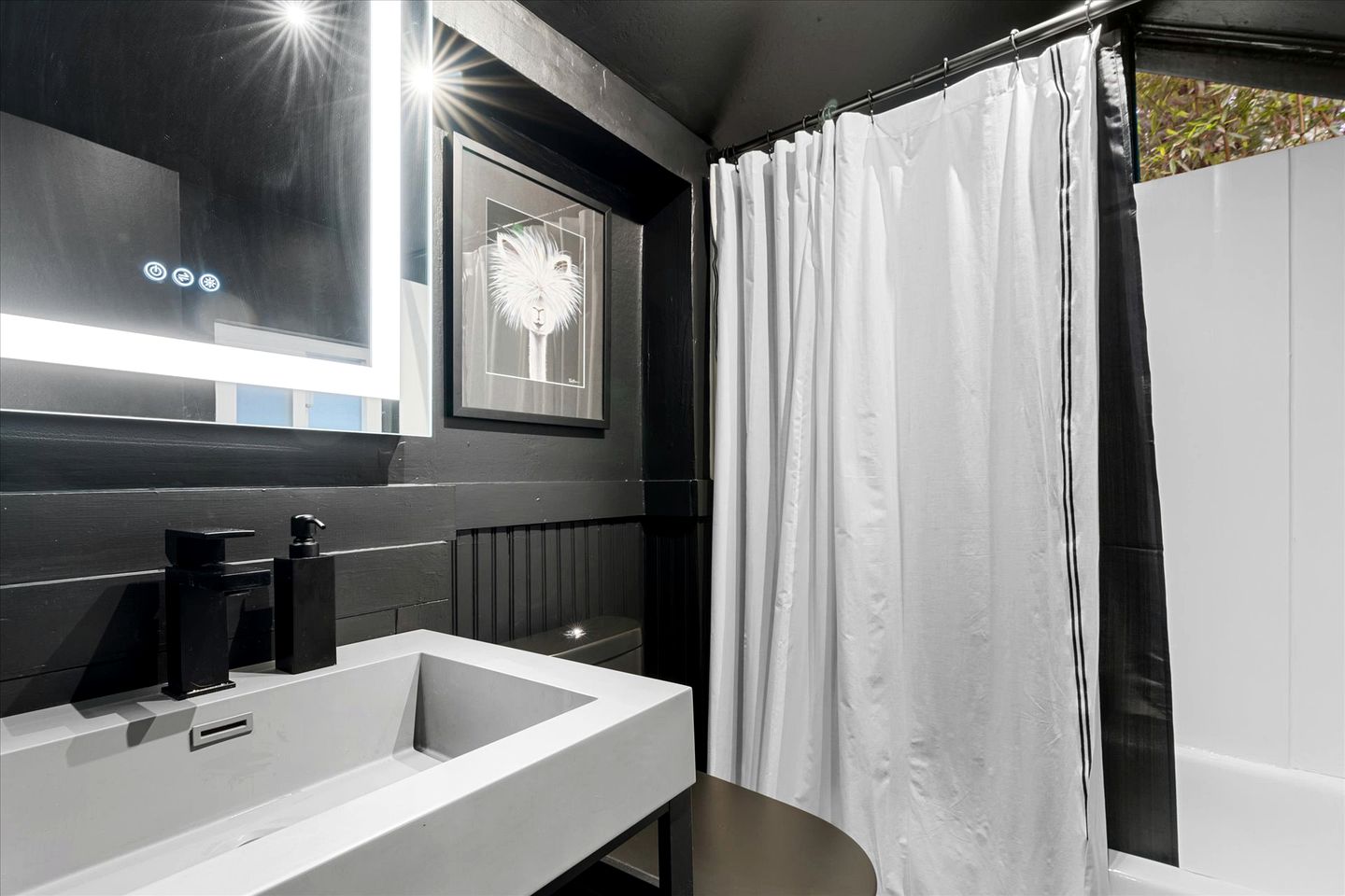 Romantic Glamping Getaway with a Hot Tub on the Russian River