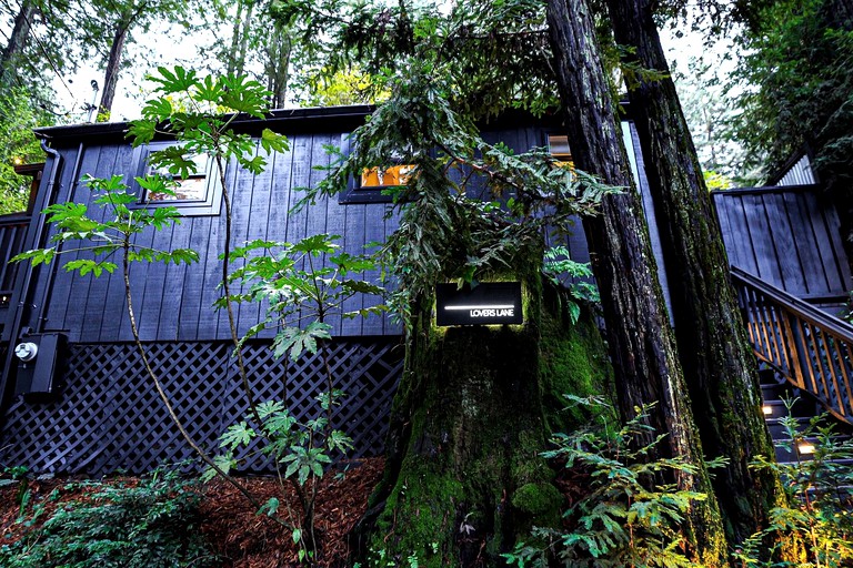 Romantic Glamping Getaway with a Hot Tub on the Russian River