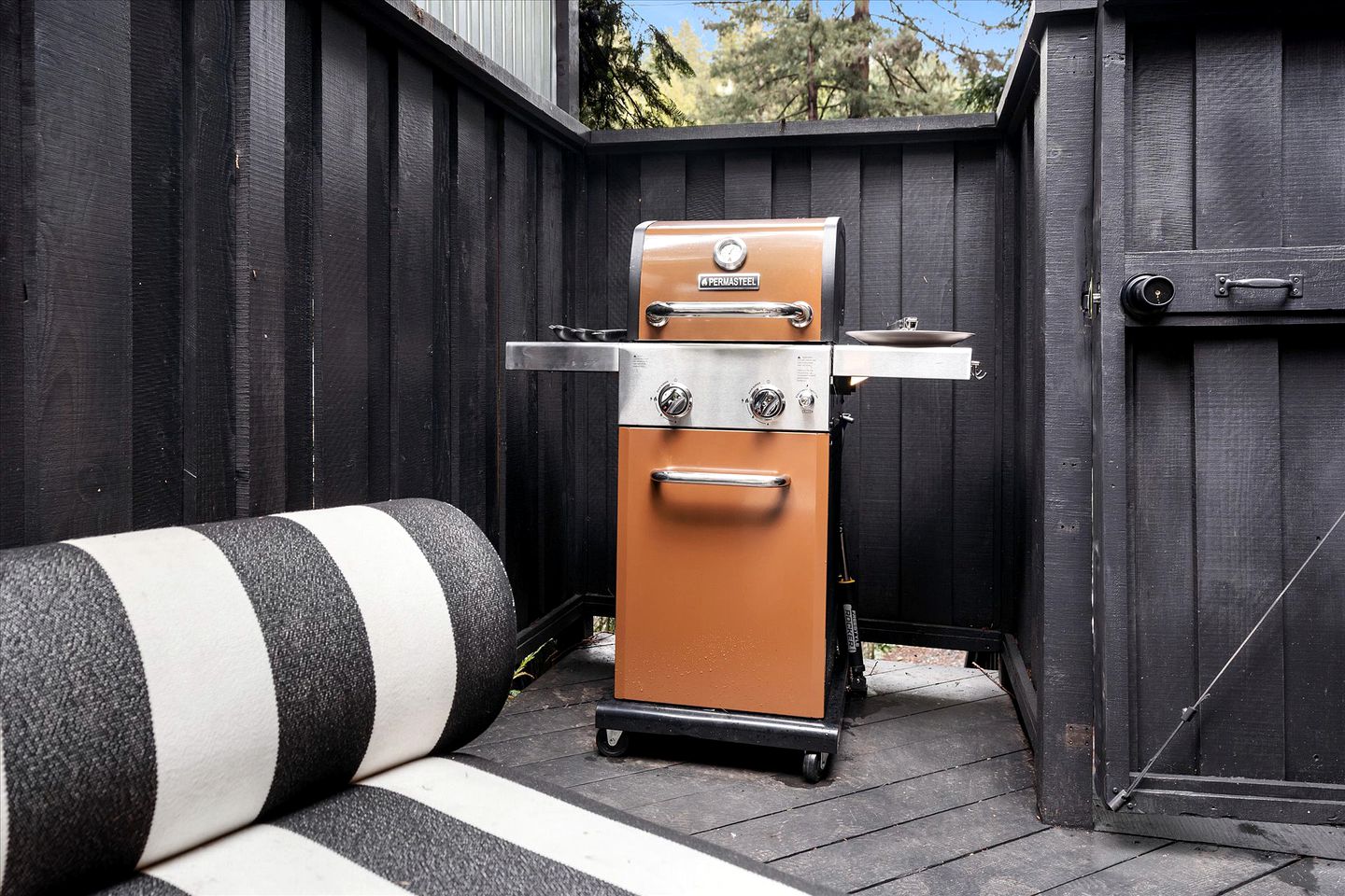 Romantic Glamping Getaway with a Hot Tub on the Russian River