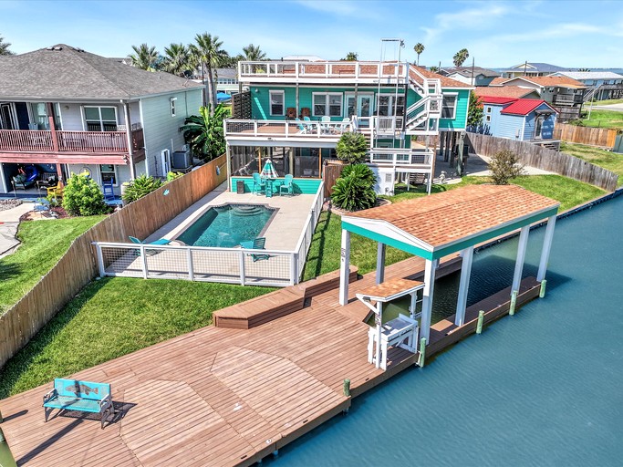 Luxurious Waterfront Home with Pool, Cabana & Boat Slip near Fishing in Rockport, Texas