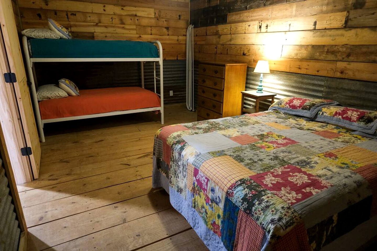 Blue Skies, Green Retreat: Glamping in a Cabin near Mount Enterprise, Texas