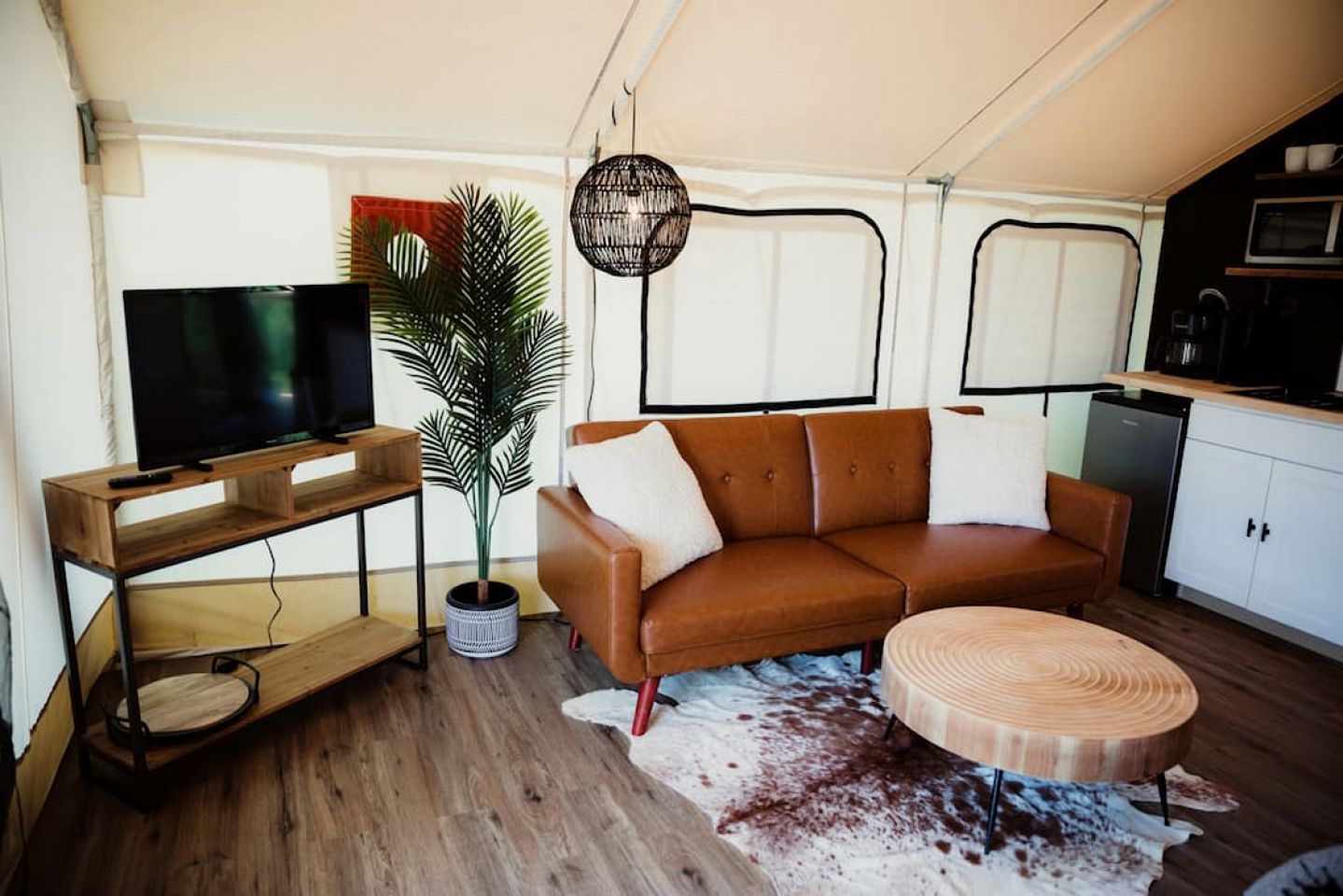 Incredible Safari Tent with Hot-tub, Fire Pit and Sauna in Cadiz, Kentucky