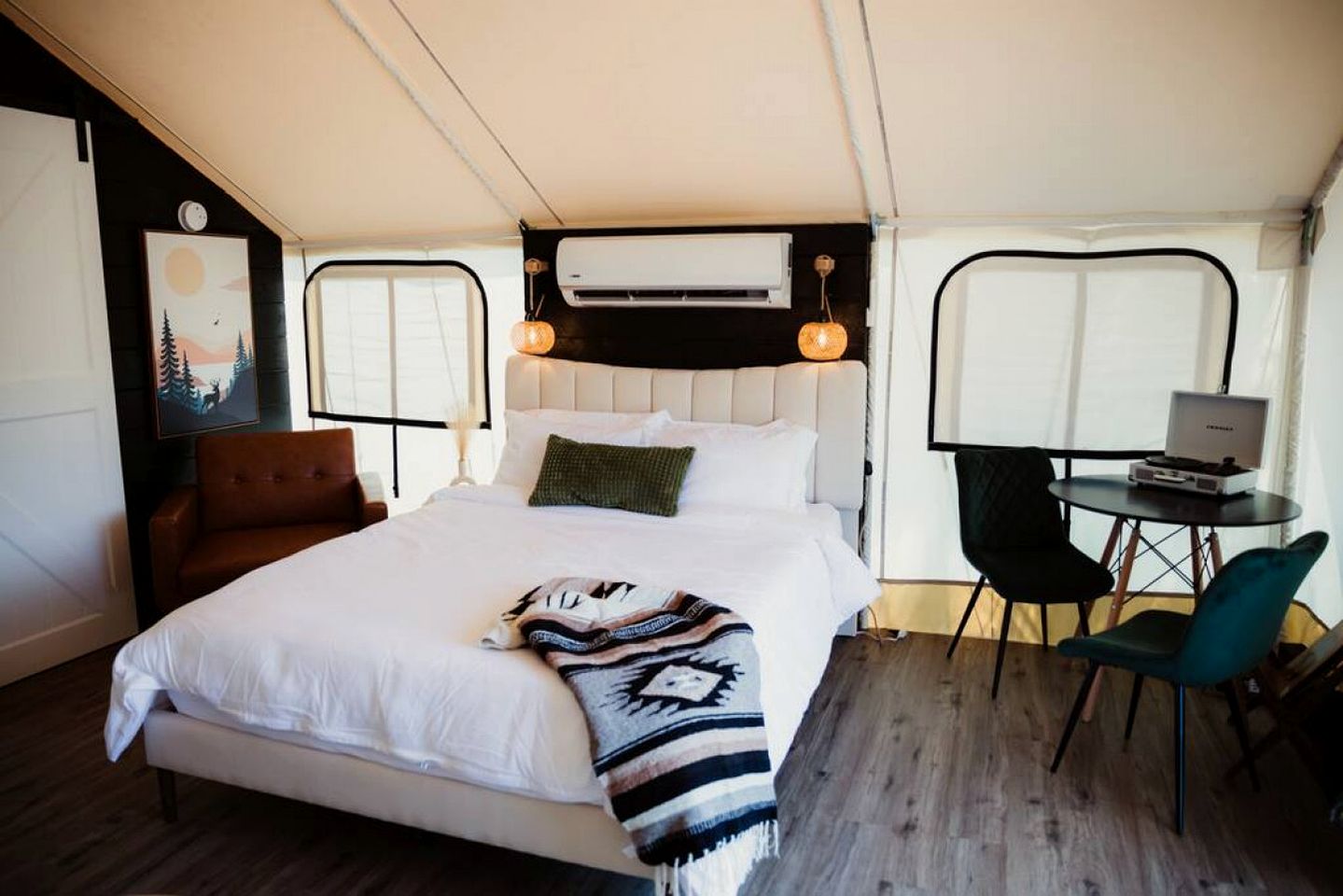 Incredible Safari Tent with Hot-tub, Fire Pit and Sauna in Cadiz, Kentucky