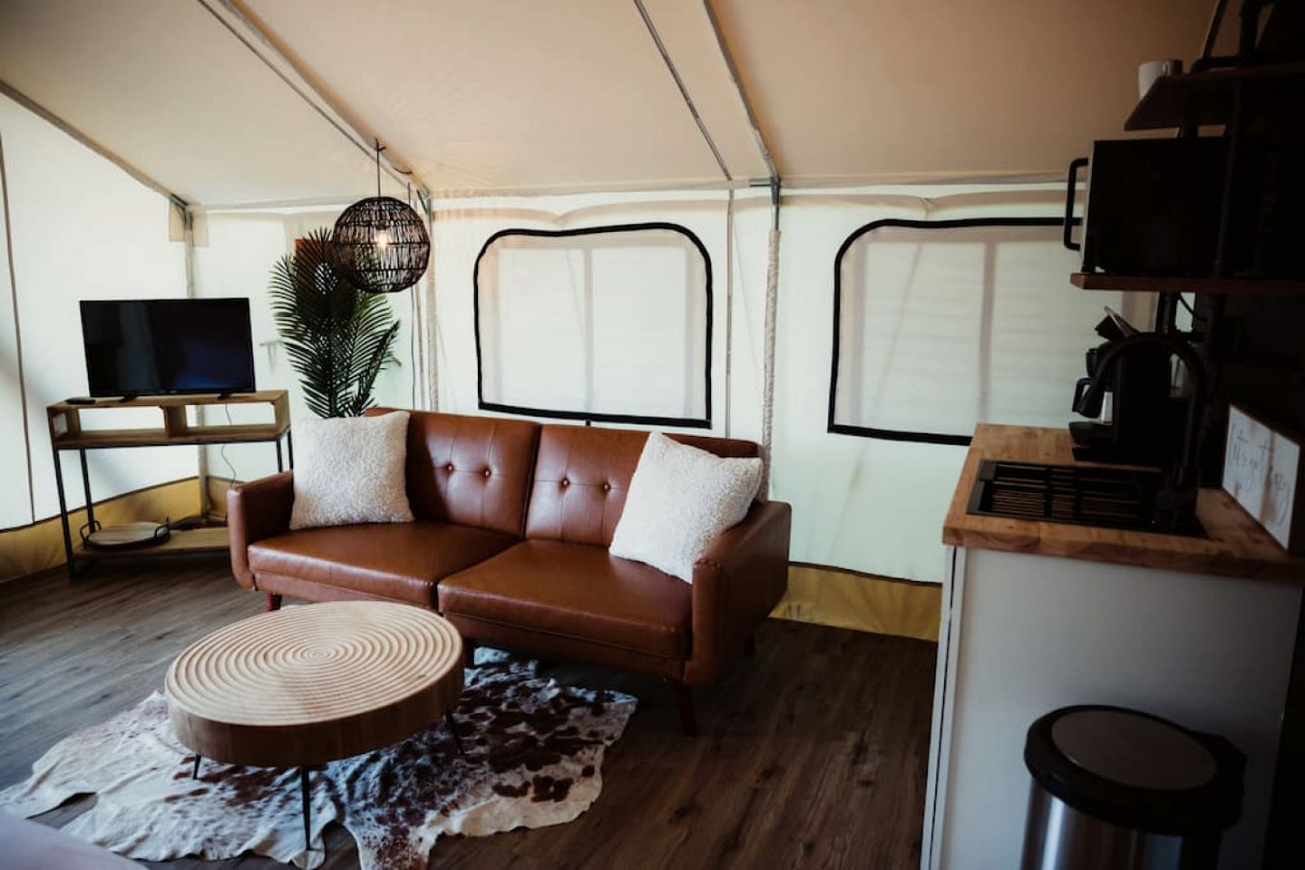 Incredible Safari Tent with Hot-tub, Fire Pit and Sauna in Cadiz, Kentucky