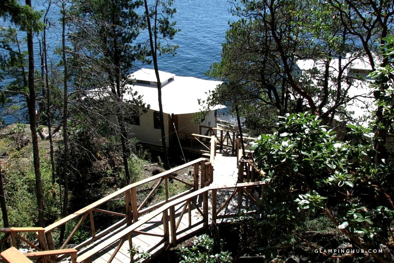 Tented Cabins (Halfmoon Bay, British Columbia, Canada)