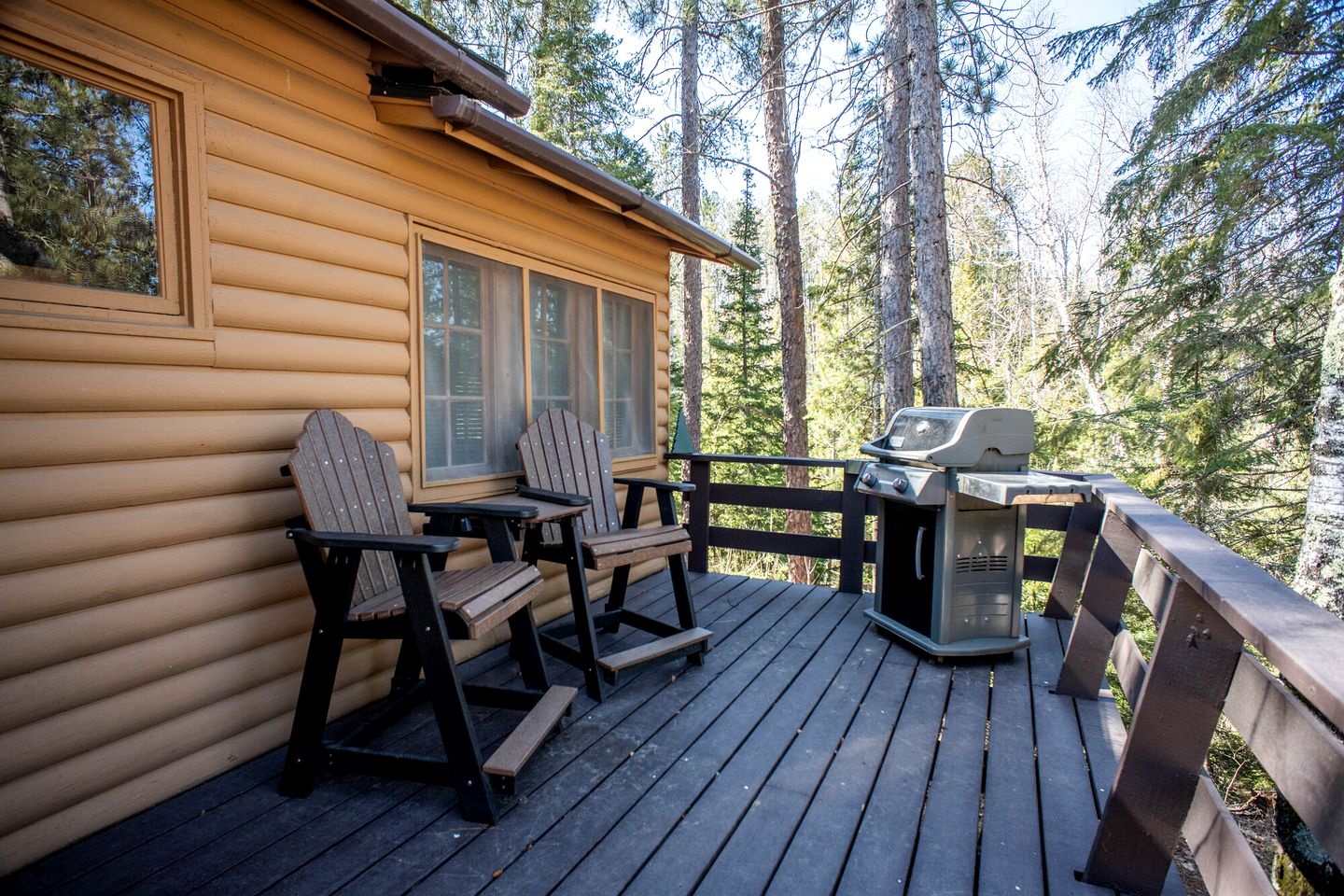 Secluded Creekside Cabin with Screened Porch Near the Marina in Babbitt, Minnesota