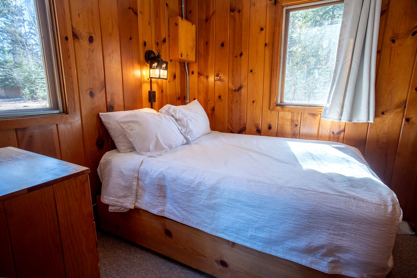 Secluded Creekside Cabin with Screened Porch Near the Marina in Babbitt, Minnesota