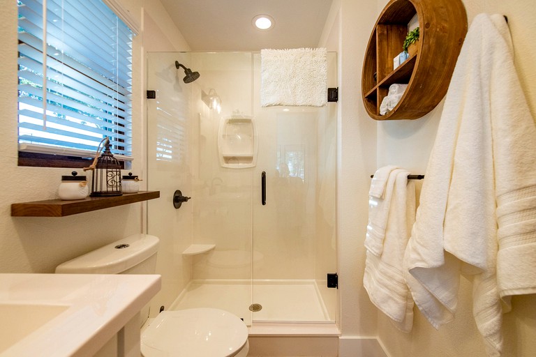 Cabins (United States of America, Elm Mott, Texas)