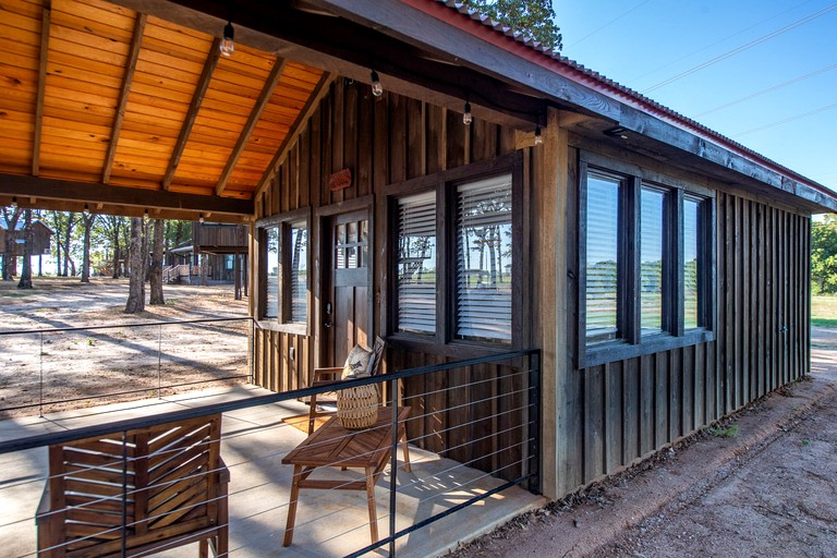 Cabins (United States of America, Elm Mott, Texas)