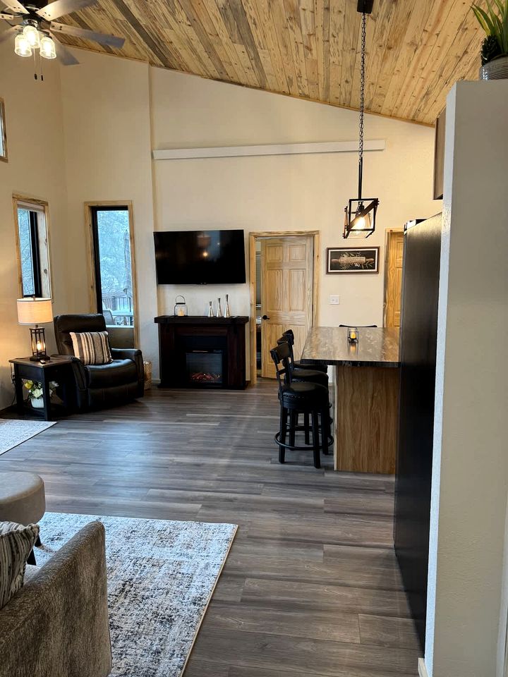 Radiant Family Vacation Rental Retreat near Black Hills Mountain in South Dakota