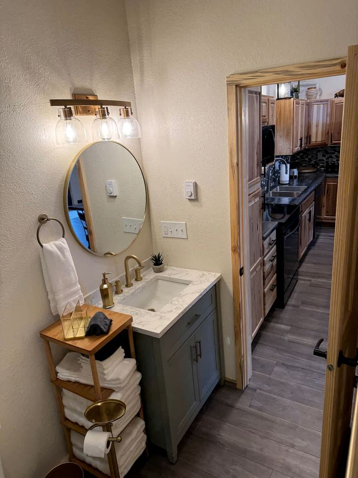 Radiant Family Vacation Rental Retreat near Black Hills Mountain in South Dakota